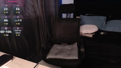 andrewmhilton_ online show from February 10, 11:20 pm