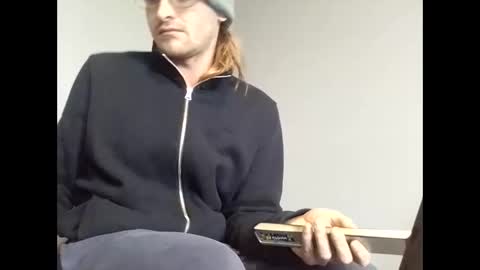 Snapshot of andrewwhitby chatting on December 15, 11:25 am andrewwhitby online show from December 15, 11:25 am