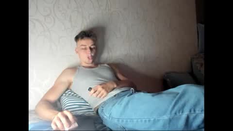 Snapshot of andrian_sweety chatting on September 17, 9:38 pm andrian_sweety online show from September 17, 9:38 pm