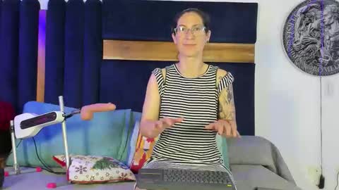 andromedajade_ online show from March 13, 8:10 am