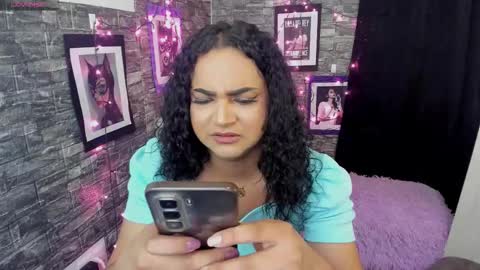 Snapshot of andrys_hot chatting on November 28, 12:35 am Andrys online show from November 28, 12:35 am