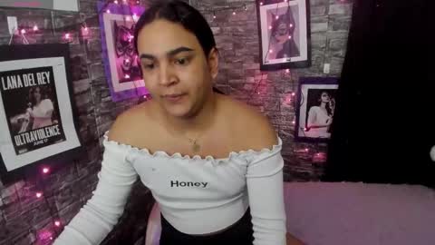 Snapshot of andrys_hot chatting on March 4, 11:49 am Andrys online show from March 4, 11:49 am