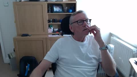 Snapshot of andy1234518 chatting on April 18, 10:08 am andy1234518 online show from April 18, 10:08 am