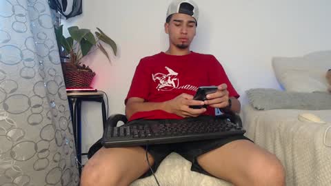 Snapshot of andy_0018 chatting on December 8, 10:03 pm Andy online show from December 8, 10:03 pm