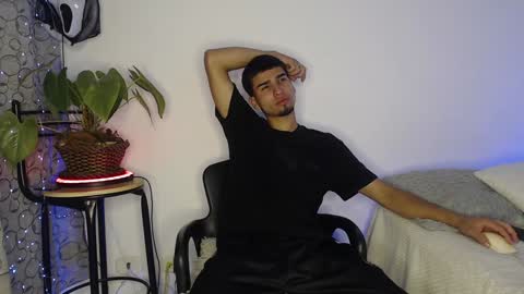 Snapshot of andy_0018 chatting on December 10, 3:09 am Andy online show from December 10, 3:09 am