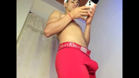 Snapshot of andy_0018 chatting on December 21, 10:39 am Andy online show from December 21, 10:39 am