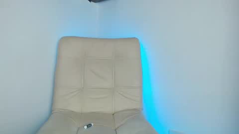 andy_collins__ online show from October 2, 1:23 am