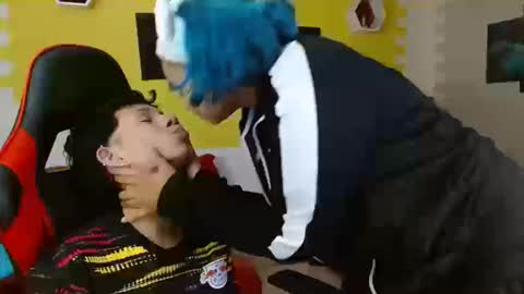 andy_dan1 online show from October 15, 2:50 pm