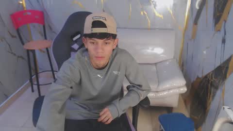 andy_dan1 online show from October 18, 3:02 pm