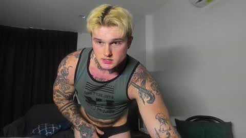 Snapshot of andy_hunk chatting on January 8, 2:03 am Andrew online show from January 8, 2:03 am