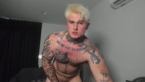 Snapshot of andy_hunk chatting on January 17, 2:50 am Andrew online show from January 17, 2:50 am