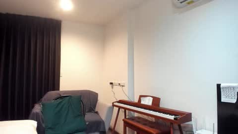 Snapshot of andy_hunk chatting on November 6, 2:56 am Andrew online show from November 6, 2:56 am