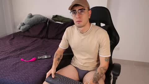 Snapshot of andy_shaaw chatting on March 7, 1:18 pm Andres online show from March 7, 1:18 pm