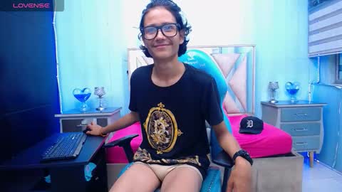 Snapshot of andy_staar18 chatting on October 2, 11:28 am andy online show from October 2, 11:28 am