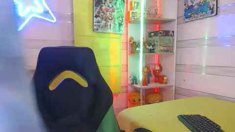 Snapshot of andy_staar18 chatting on October 13, 12:05 pm andy online show from October 13, 12:05 pm