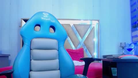 Snapshot of andy_staar18 chatting on November 21, 9:24 pm andy online show from November 21, 9:24 pm