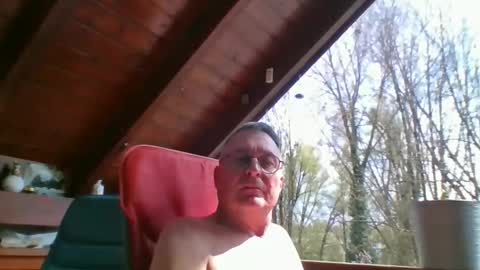 Snapshot of andybayern chatting on April 18, 11:25 am andybayern online show from April 18, 11:25 am