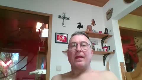 Snapshot of andybayern chatting on April 25, 7:33 am andybayern online show from April 25, 7:33 am