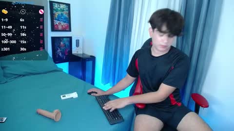 Snapshot of andyboy_19 chatting on December 4, 11:46 pm andy online show from December 4, 11:46 pm