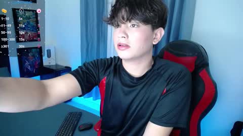 Snapshot of andyboy_19 chatting on December 7, 11:12 pm andy online show from December 7, 11:12 pm