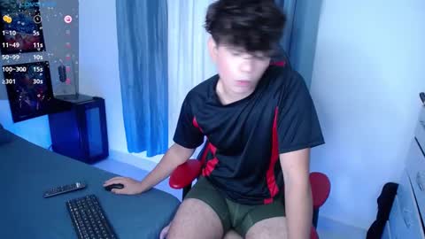 Snapshot of andyboy_19 chatting on December 14, 2:34 am andy online show from December 14, 2:34 am