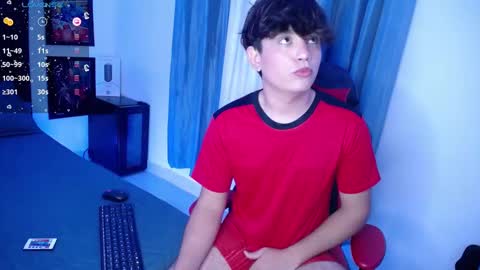 Snapshot of andyboy_19 chatting on December 18, 11:51 pm andy online show from December 18, 11:51 pm