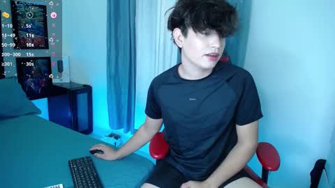 Snapshot of andyboy_19 chatting on January 7, 10:19 pm andy online show from January 7, 10:19 pm