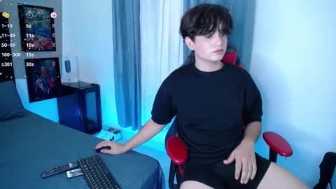 Snapshot of andyboy_19 chatting on January 9, 10:20 pm andy online show from January 9, 10:20 pm