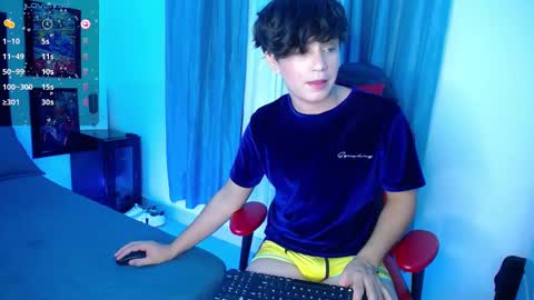 Snapshot of andyboy_19 chatting on January 25, 2:26 am andy online show from January 25, 2:26 am