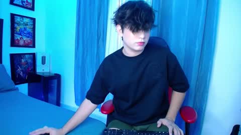 Snapshot of andyboy_19 chatting on February 10, 10:19 pm andy online show from February 10, 10:19 pm