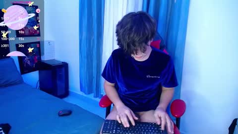 Snapshot of andyboy_19 chatting on March 4, 10:16 pm andy online show from March 4, 10:16 pm