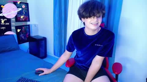 Snapshot of andyboy_19 chatting on March 5, 1:21 am andy online show from March 5, 1:21 am