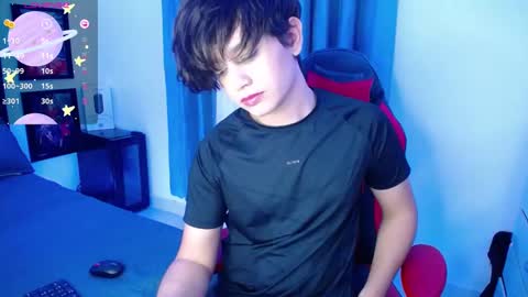 Snapshot of andyboy_19 chatting on March 6, 12:43 am andy online show from March 6, 12:43 am