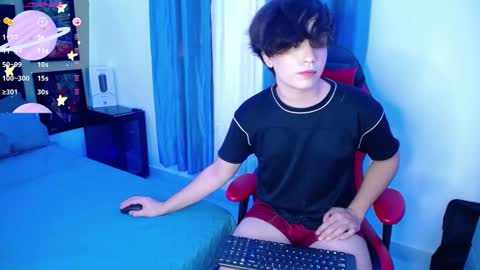 Snapshot of andyboy_19 chatting on March 7, 10:32 pm andy online show from March 7, 10:32 pm