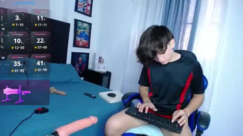 Snapshot of andyboy_19 chatting on October 9, 10:08 pm andy online show from October 9, 10:08 pm