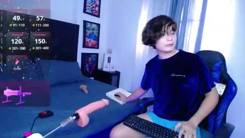 Snapshot of andyboy_19 chatting on October 22, 9:36 pm andy online show from October 22, 9:36 pm