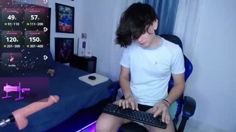 Snapshot of andyboy_19 chatting on October 27, 10:36 pm andy online show from October 27, 10:36 pm