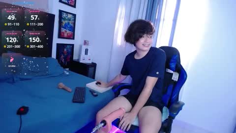 Snapshot of andyboy_19 chatting on November 3, 9:05 pm andy online show from November 3, 9:05 pm