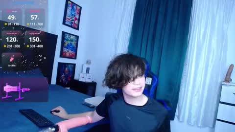 Snapshot of andyboy_19 chatting on November 12, 10:52 pm andy online show from November 12, 10:52 pm