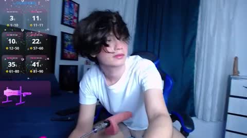 Snapshot of andyboy_19 chatting on November 17, 10:15 pm andy online show from November 17, 10:15 pm