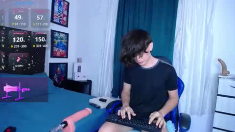 Snapshot of andyboy_19 chatting on December 4, 10:29 pm andy online show from December 4, 10:29 pm