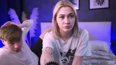 Snapshot of andyjey_ chatting on September 25, 6:44 pm Mandy and Andy online show from September 25, 6:44 pm