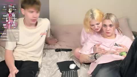 Snapshot of andyjey_ chatting on October 5, 12:31 am Mandy and Andy online show from October 5, 12:31 am