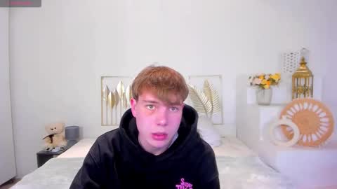 Snapshot of andyjey_ chatting on October 16, 7:26 pm Mandy and Andy online show from October 16, 7:26 pm