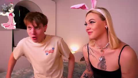 Snapshot of andyjey_ chatting on October 19, 7:03 pm Mandy and Andy online show from October 19, 7:03 pm