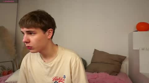 Snapshot of andyjey_ chatting on November 23, 4:07 pm Mandy and Andy online show from November 23, 4:07 pm