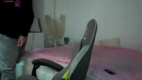 Snapshot of andyjey_ chatting on November 28, 5:37 pm Mandy and Andy online show from November 28, 5:37 pm