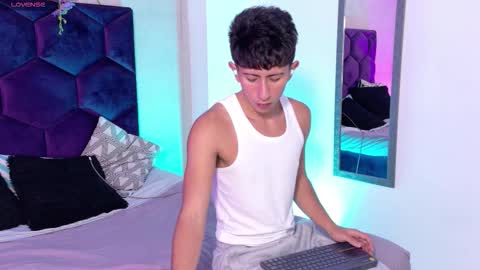 Snapshot of andyjustgame_ chatting on March 29, 4:34 am andyjustgame online show from March 29, 4:34 am