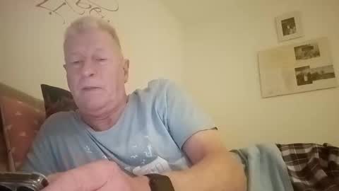 Snapshot of andyk1704 chatting on January 27, 4:41 am andyk1704 online show from January 27, 4:41 am