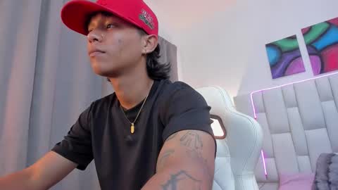 Snapshot of andykings_1 chatting on March 19, 3:32 am Andy Kings online show from March 19, 3:32 am